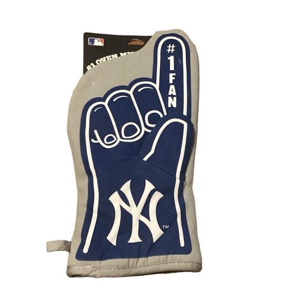 NWT NY YANKEES MLB #1 Oven Mitt. Officially licensed. Baseball Fan club - Picture 5 of 5